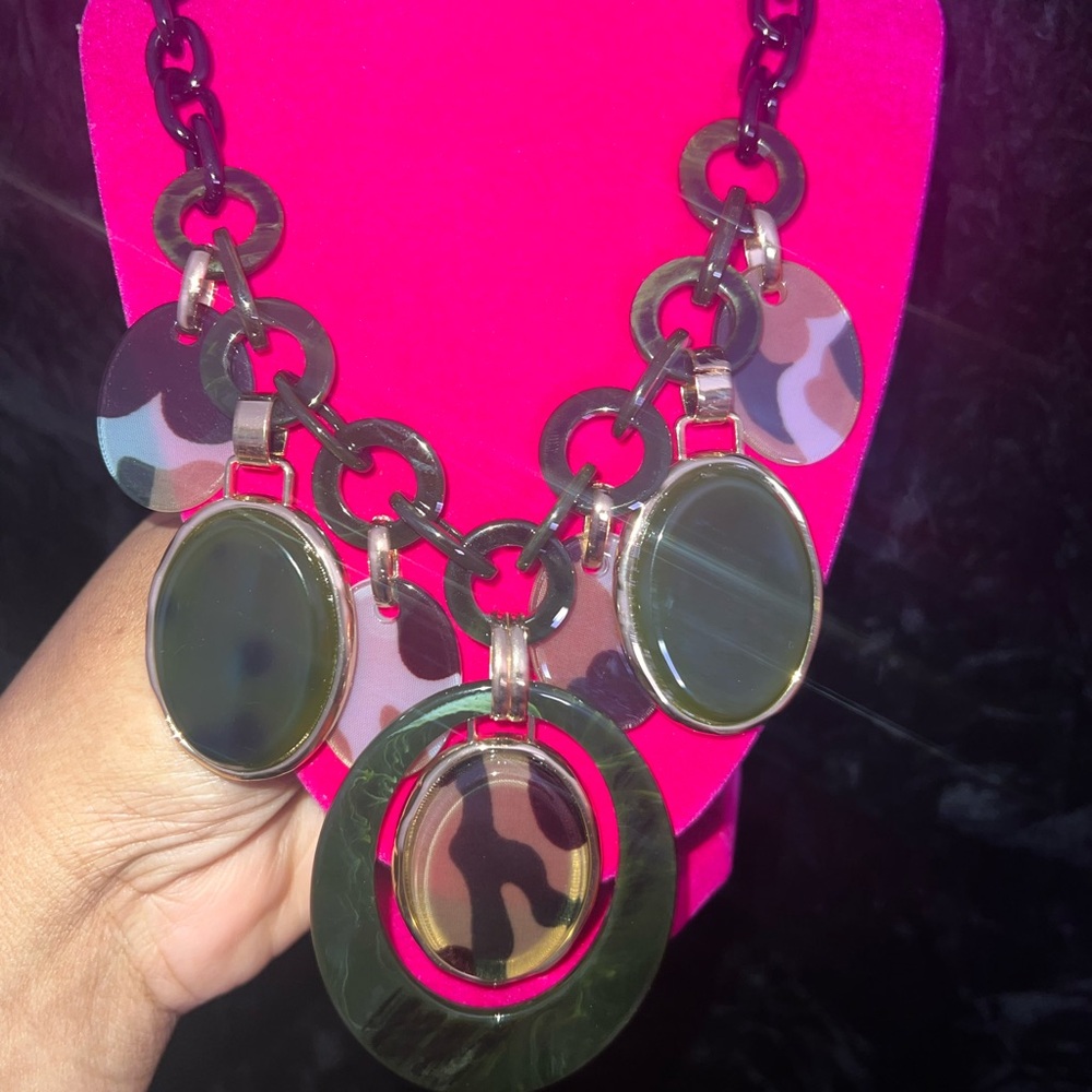 Elegant Gold and Black Statement Necklace